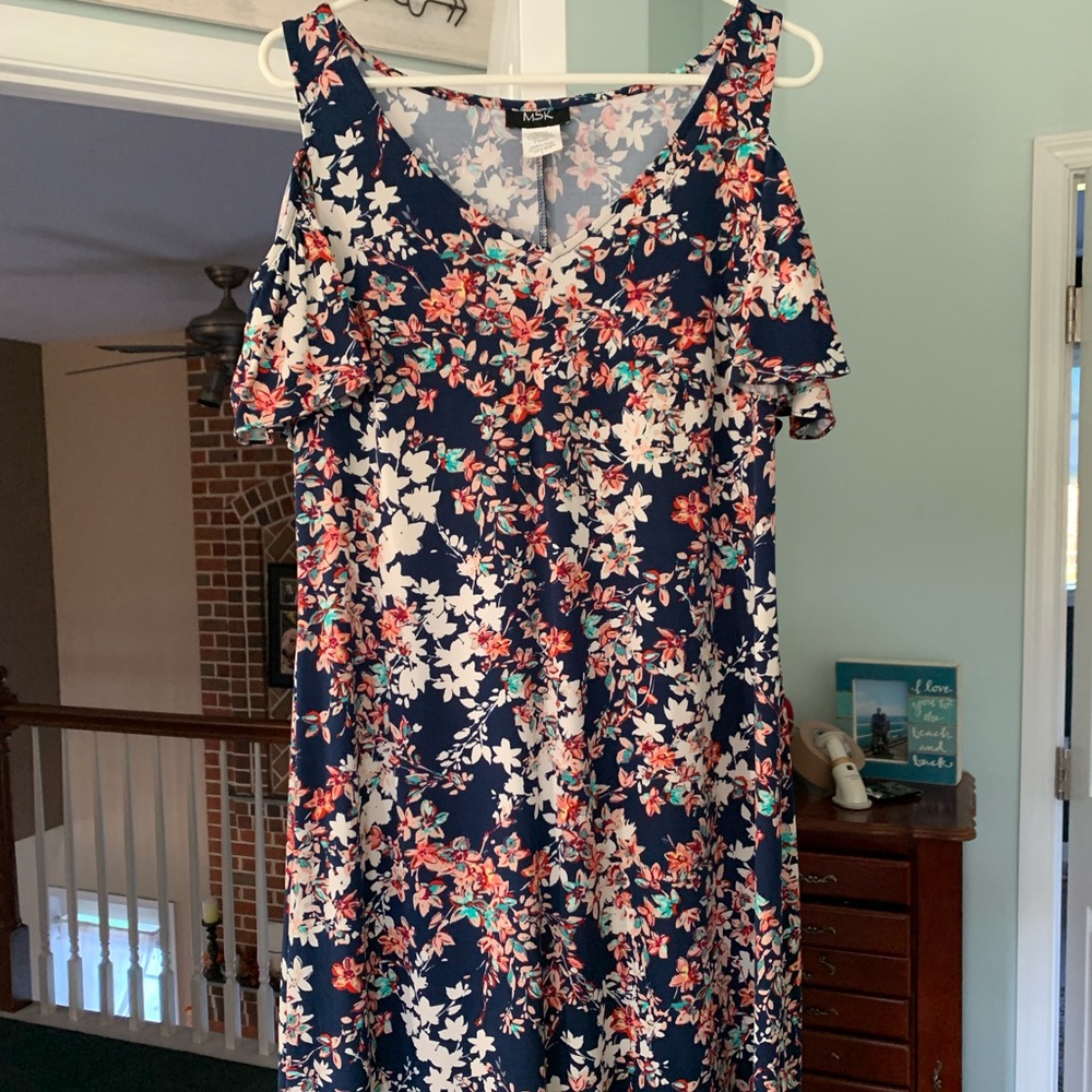 Large cold shoulder flutter sleeve dress worn once
